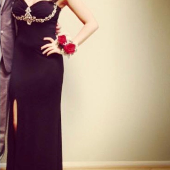 beautiful dress - Picture 2 of 2